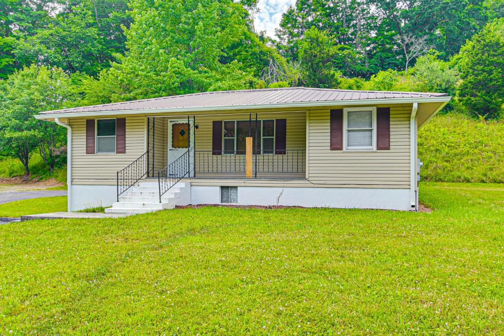 Bluefield Home Near Hatfield and McCoys Trails