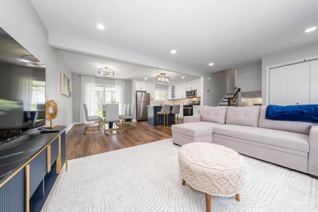 Elegant Getaway in Elmhurst King