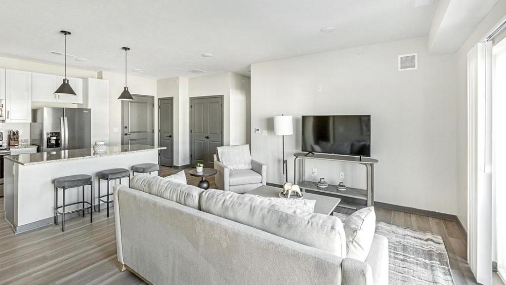 Landing Modern Apartment with Amazing Amenities (ID1002X858)