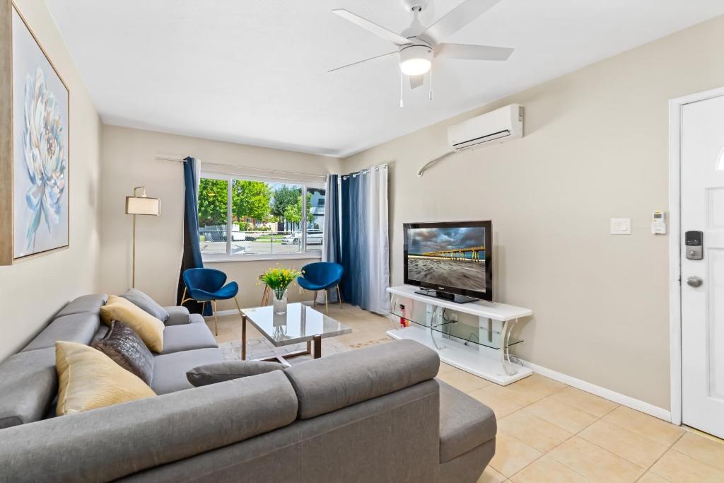 Charming 2-bedroom house with WiFi, AC with Modern Comforts