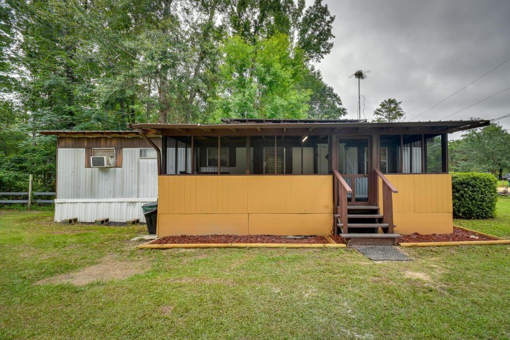 Eufaula Retreat Community Pool and Screened Porch!