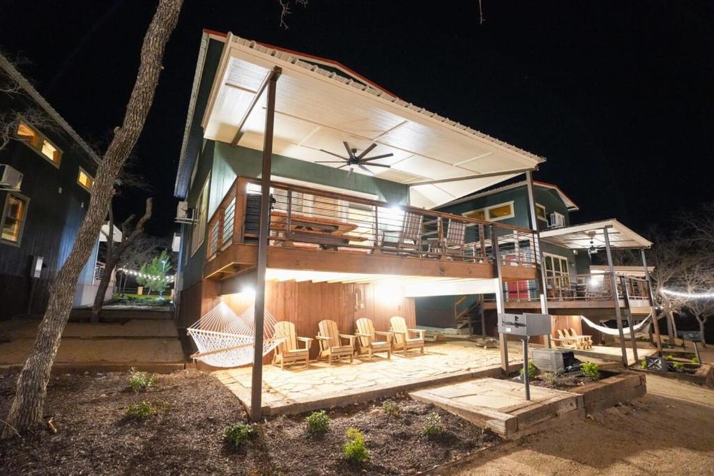 Lake Bridgeport - Spacious Cabin Hot Tub FirePit