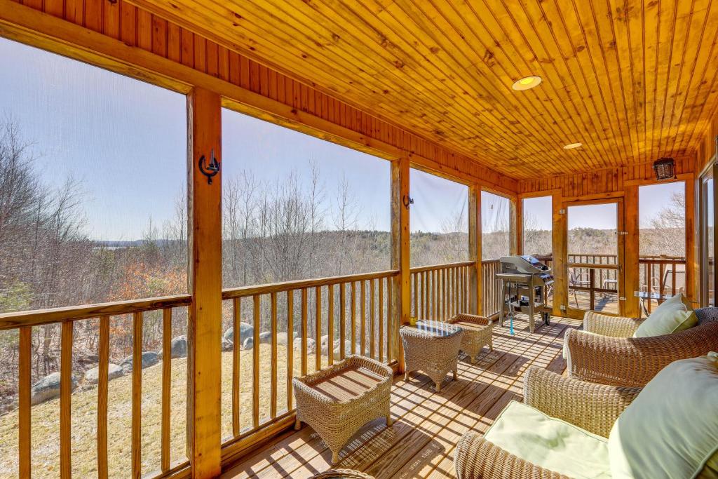 Spacious Harrison Cabin about 1 Mi to Long Lake!