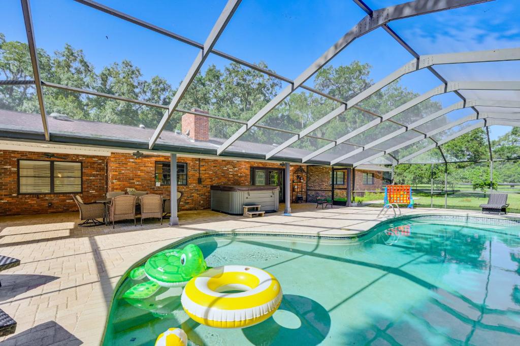 Lutz Home with Game Room 7 Mi to Adventure Island!