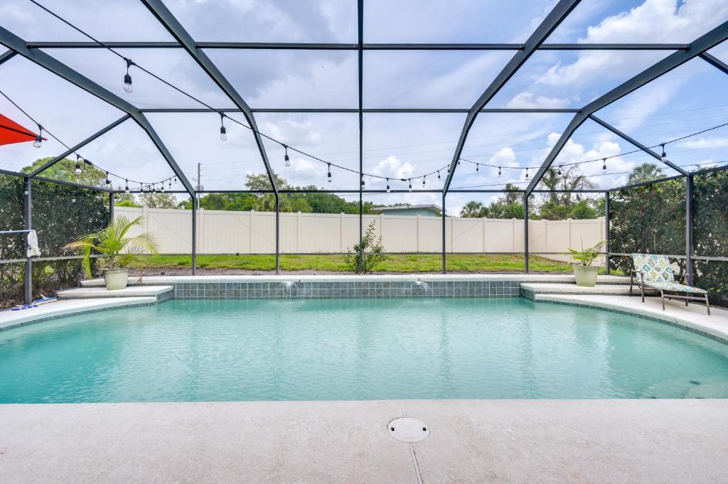 Contemporary Lutz Home Private Pool, Pet Friendly
