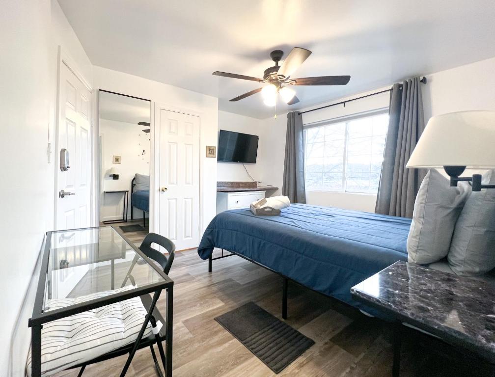 Sunny Queen bedroom feel like home!!