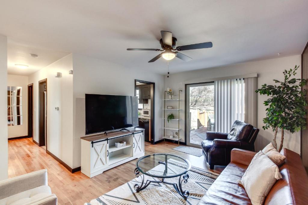 Pet-Friendly Merriam Home Less Than 2 Mi to Downtown!
