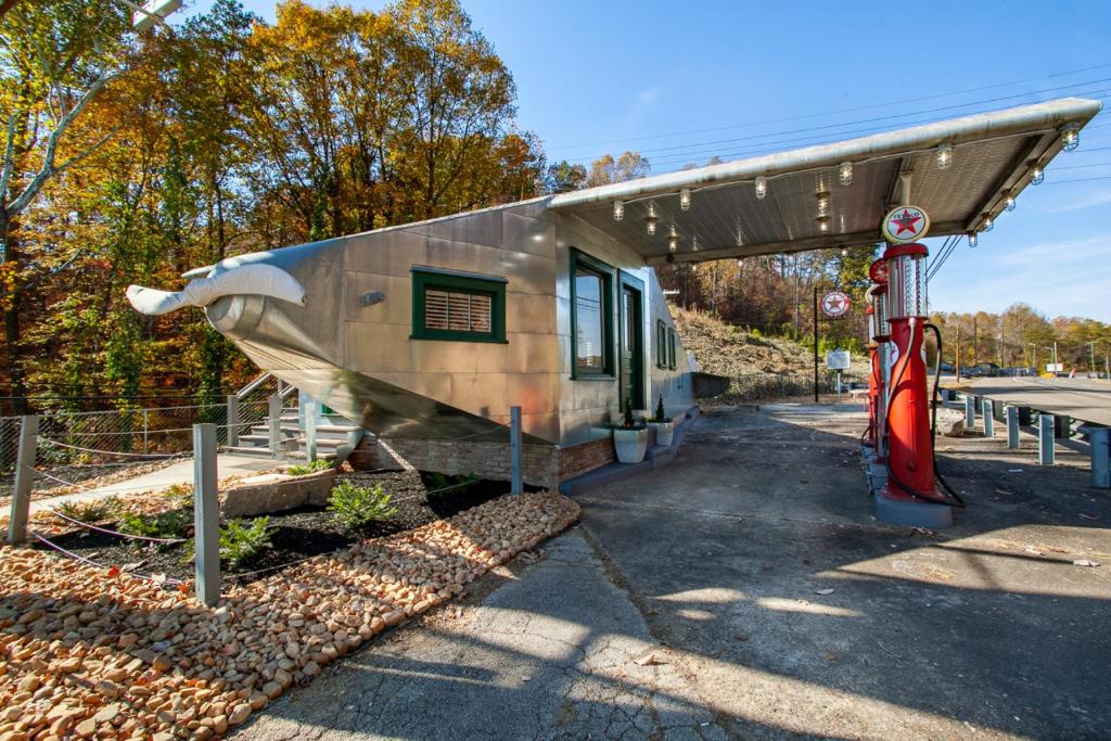 Airplane Filling Station -Unique Stay in Knoxville